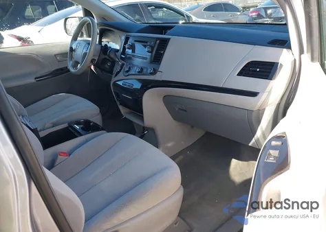 2012 Toyota Sienna Le V6 8 Passenger z USA, uszkodzony, nr VIN 5TDKK3DC1CS222881